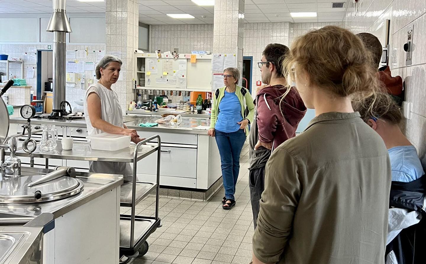 akademie start, Teilnehmende in der Küche