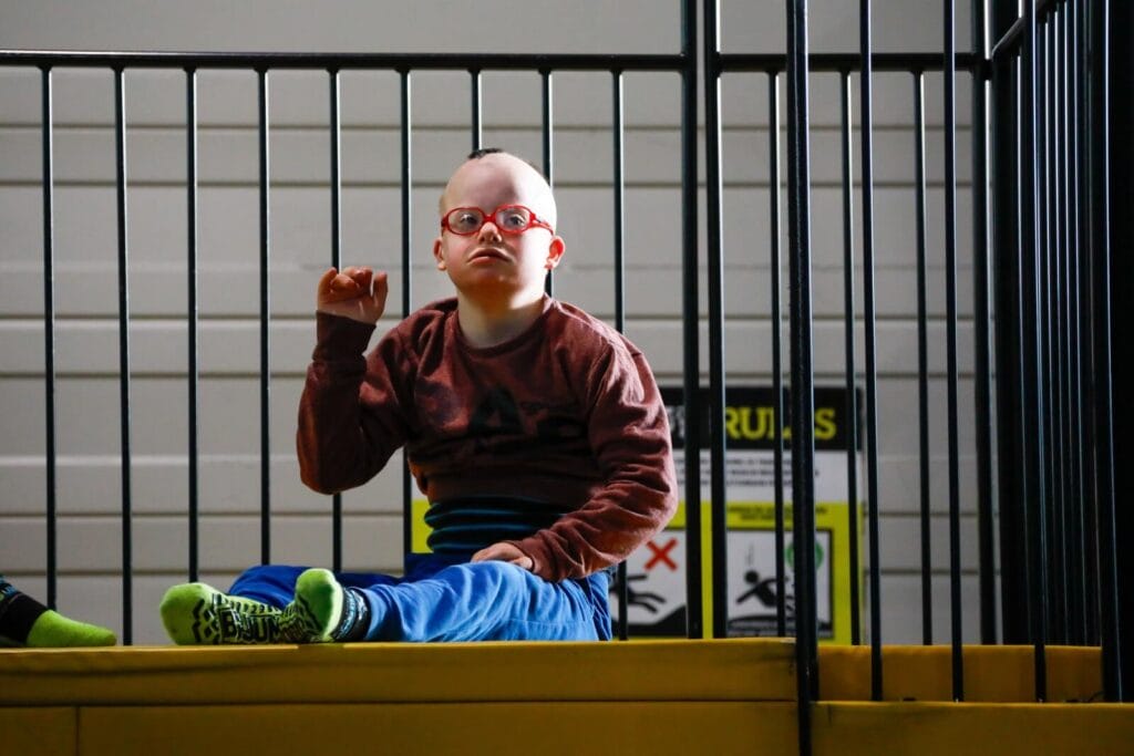 Junge der einsmehr Gruppe Sport & Fun im Big Jump