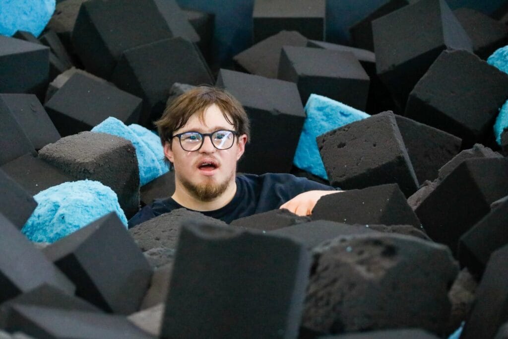 Mitglieder der einsmehr Gruppe Sport & Fun in der Schnitzelgrube im Big Jump