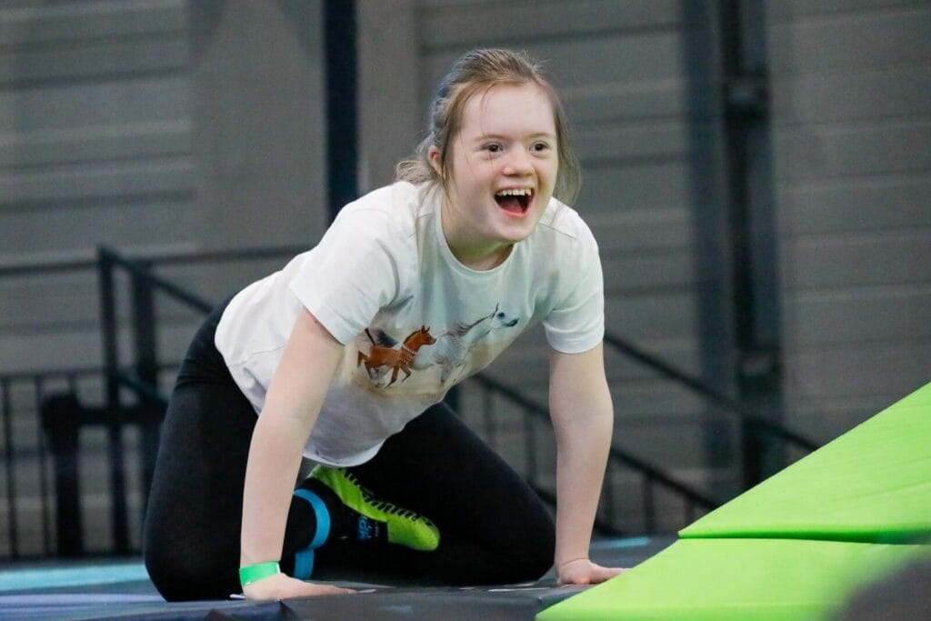 Mädchen der einsmehr Gruppe Sport & Fun im Big Jump