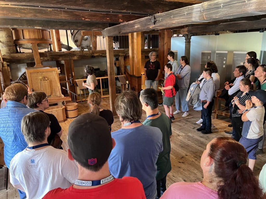 Gruppe von einsmehr im Mühlenmuseum in Thierhaupten